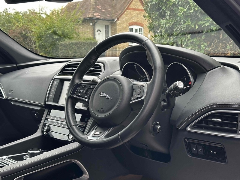 Used Jaguar F-Pace 2017 for sale - 76376388: Photo 16