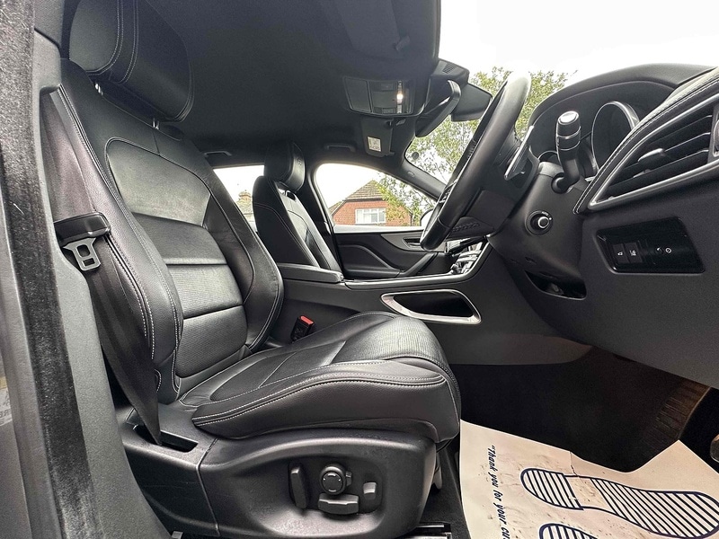 Used Jaguar F-Pace 2017 for sale - 76376388: Photo 17