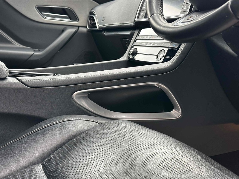 Used Jaguar F-Pace 2017 for sale - 76376388: Photo 18