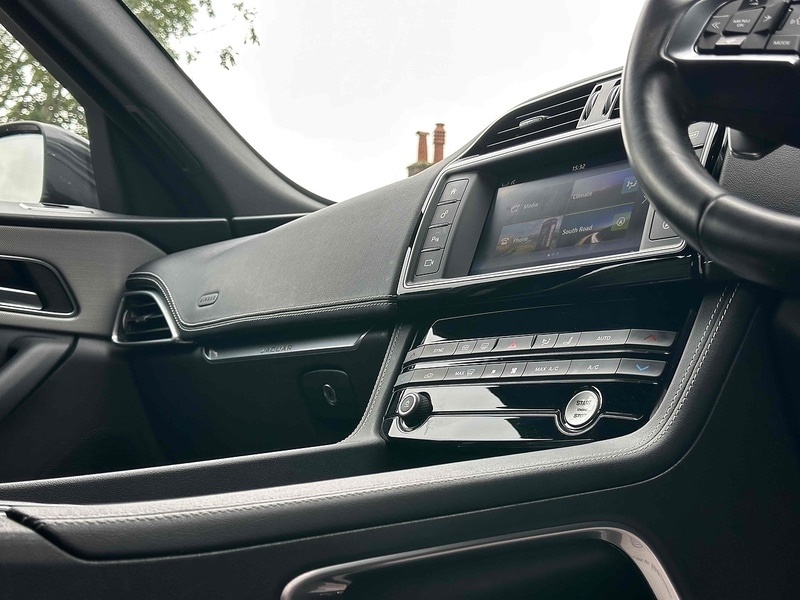 Used Jaguar F-Pace 2017 for sale - 76376388: Photo 19