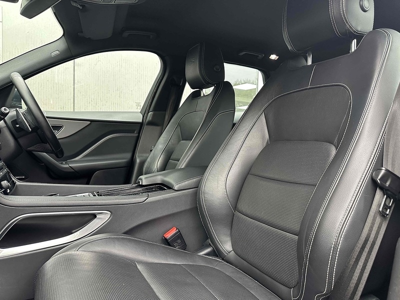 Used Jaguar F-Pace 2017 for sale - 76376388: Photo 8