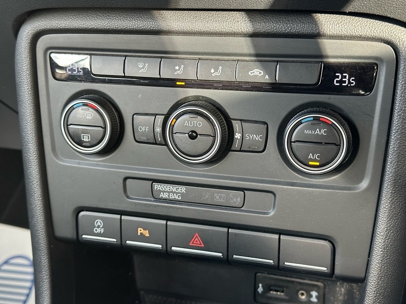 Used Volkswagen Beetle 2016 for sale - 76694280: Photo 30