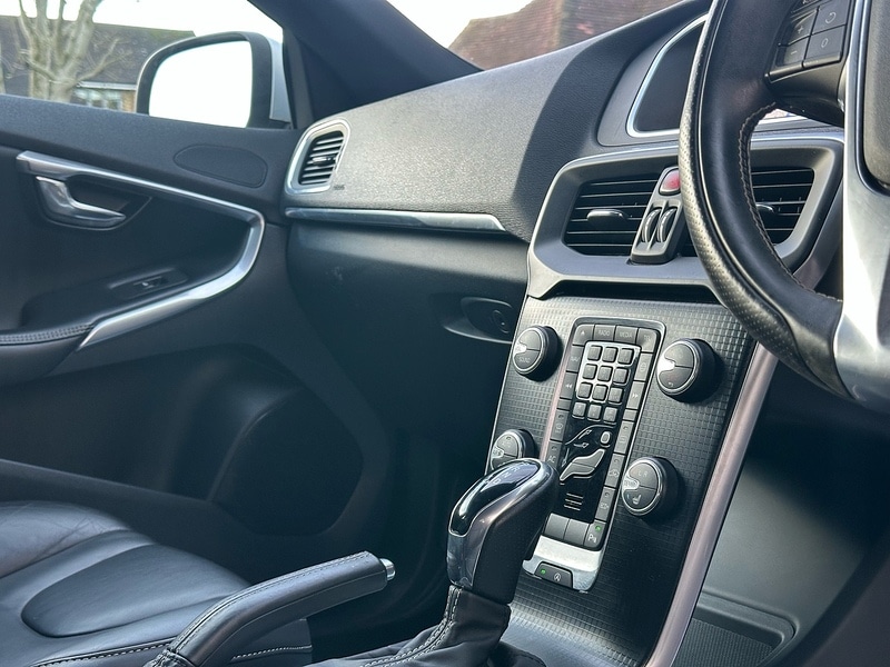 Used Volvo V40 2018 for sale - 77303243: Photo 15