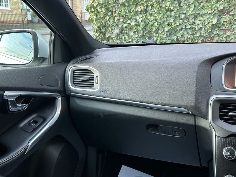 Used Volvo V40 2018 for sale - 77303243: Photo 36