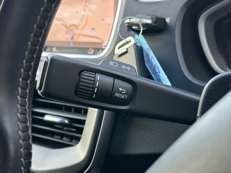 Used Volvo V40 2018 for sale - 77303243: Photo 40