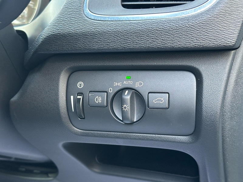 Used Volvo V40 2018 for sale - 77303243: Photo 54