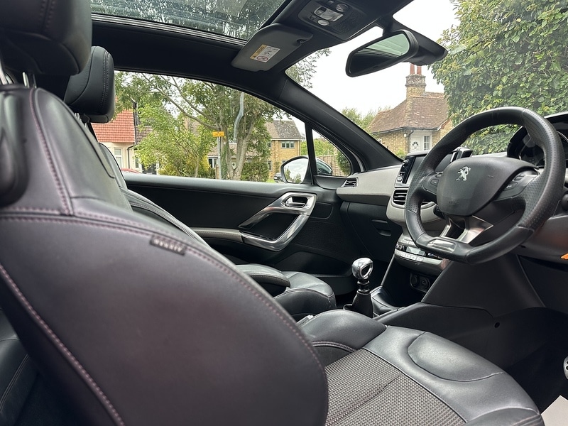 Used Peugeot 208 2014 for sale - 76518489: Photo 10