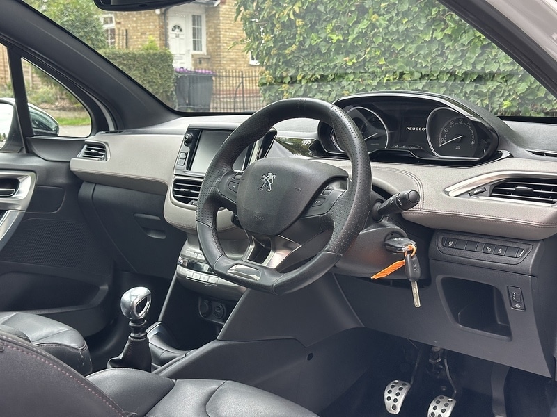Used Peugeot 208 2014 for sale - 76518489: Photo 11
