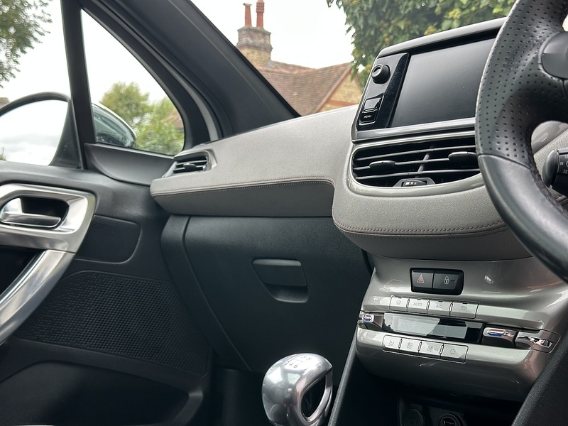 Used Peugeot 208 2014 for sale - 76518489: Photo 12