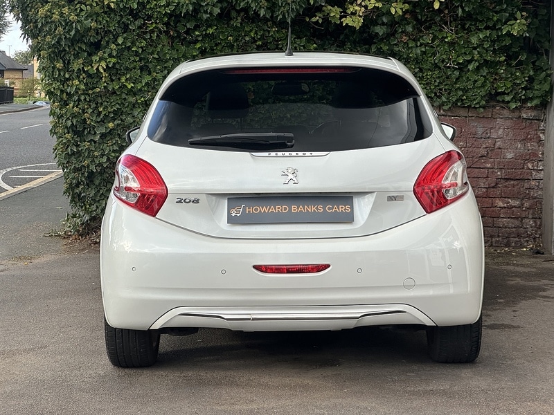 Used Peugeot 208 2014 for sale - 76518489: Photo 2