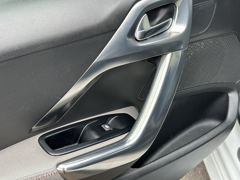 Used Peugeot 208 2014 for sale - 76518489: Photo 28