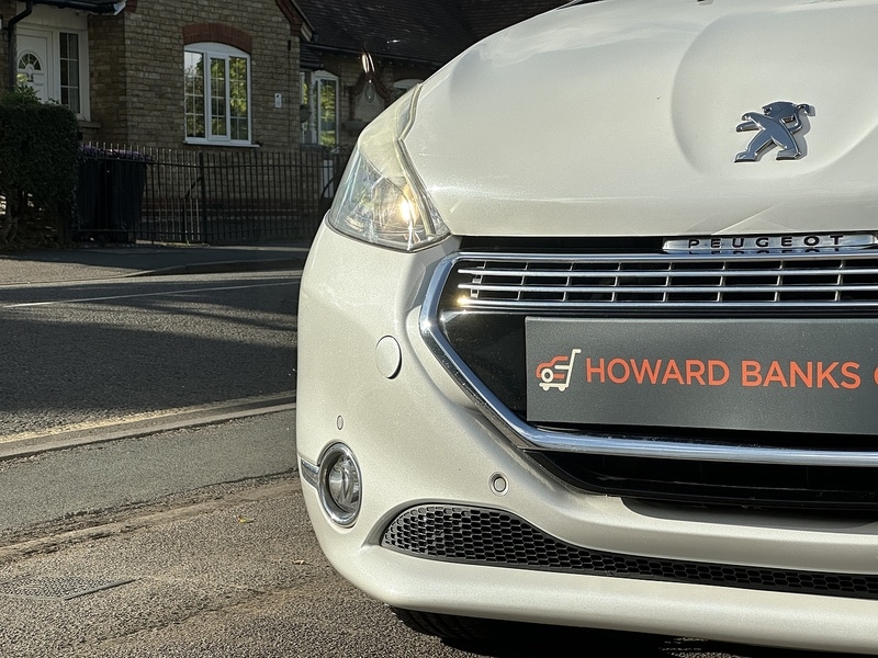 Used Peugeot 208 2014 for sale - 76518489: Photo 6