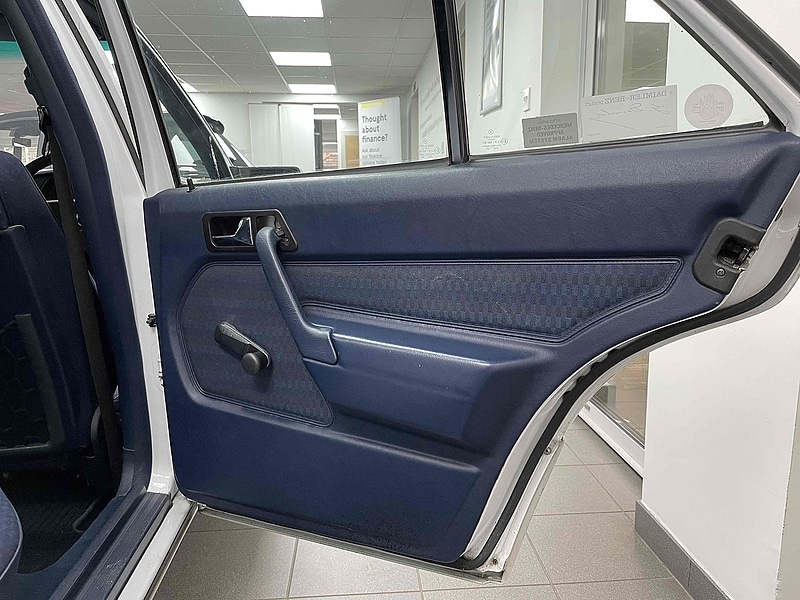 Used Mercedes-Benz 190 1992 for sale - 77452614: Photo 8