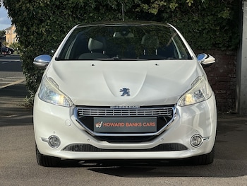 Used Peugeot 208 2014 for sale - 75968285: Photo