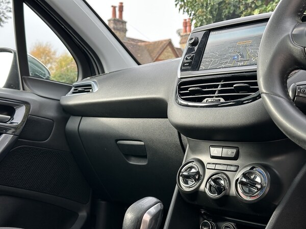 Used Peugeot 208 2014 for sale - 76185822: Photo 16
