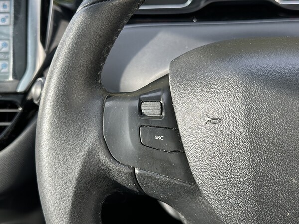 Used Peugeot 208 2014 for sale - 76185822: Photo 38