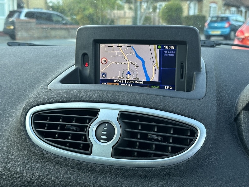 Used Renault Clio 2010 for sale - 76383153: Photo 13