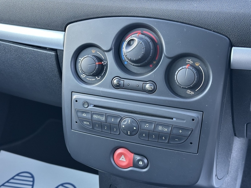 Used Renault Clio 2010 for sale - 76383153: Photo 14