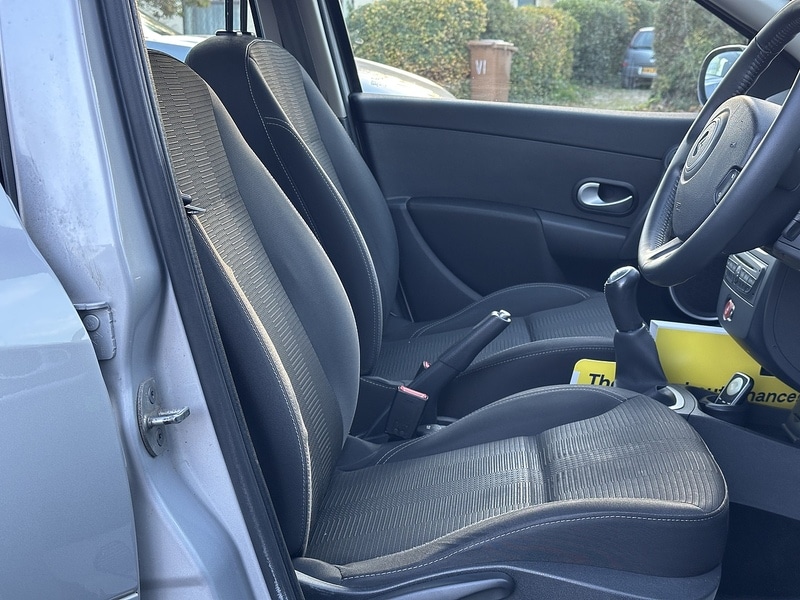 Used Renault Clio 2010 for sale - 76383153: Photo 6