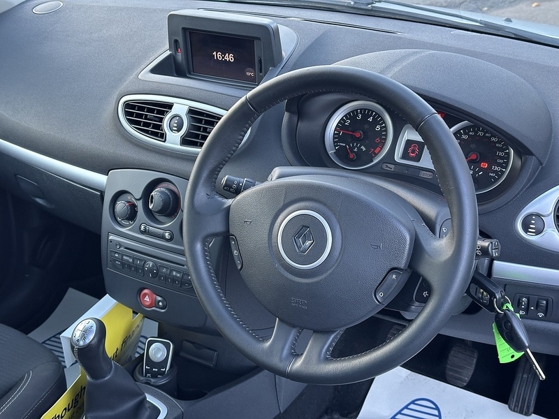 Used Renault Clio 2010 for sale - 76383153: Photo 9