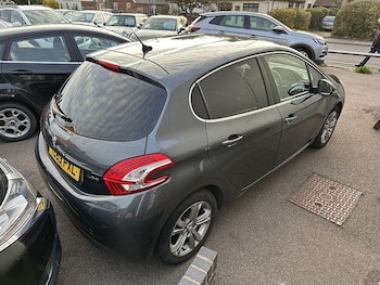 Used Peugeot 208 2014 for sale - 76418030: Photo