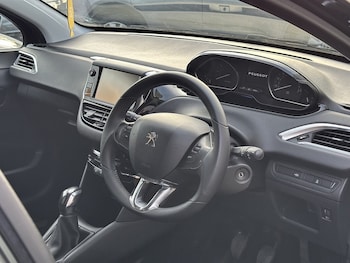Used Peugeot 208 2014 for sale - 76418030: Photo