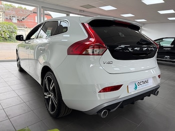 Used Volvo V40 2018 for sale - 79434815: Photo