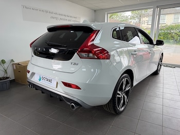 Used Volvo V40 2018 for sale - 79434815: Photo