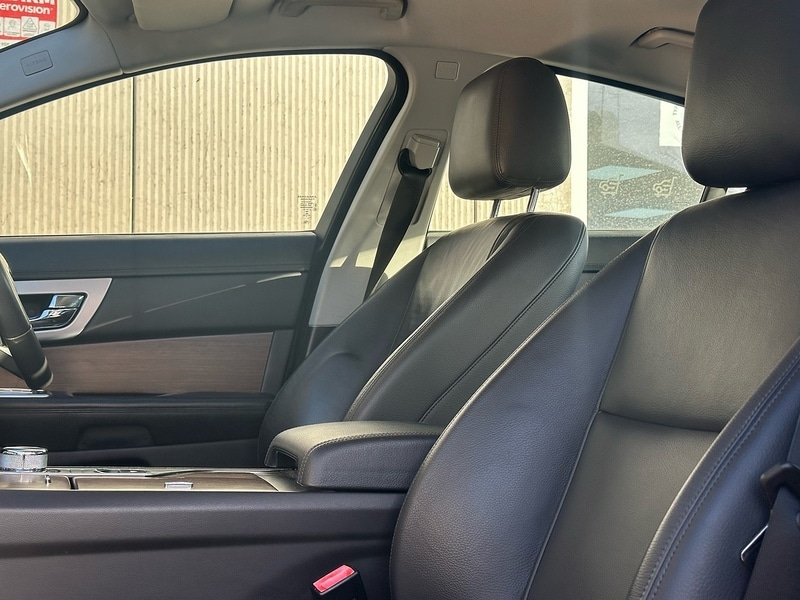 Used Jaguar XF 2014 for sale - 76643043: Photo 9