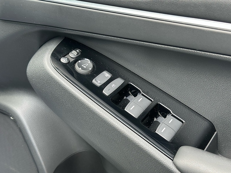 Used Honda HR-V 2023 for sale - 77609507: Photo 60