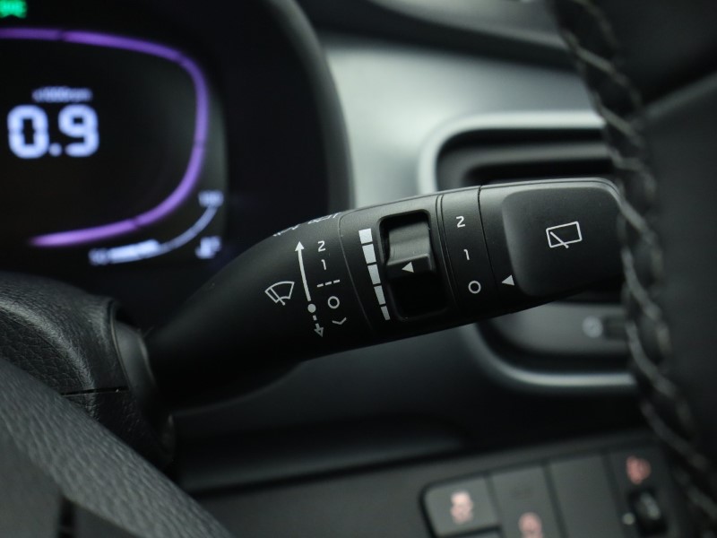 Used Kia Stonic 2024 for sale - 76981894: Photo 36