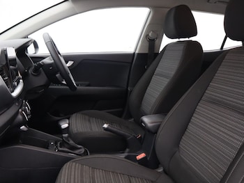 Used Kia Stonic 2024 for sale - 76981894: Photo