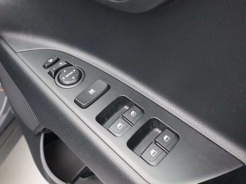 Used Kia Stonic 2022 for sale - 76981673: Photo 18