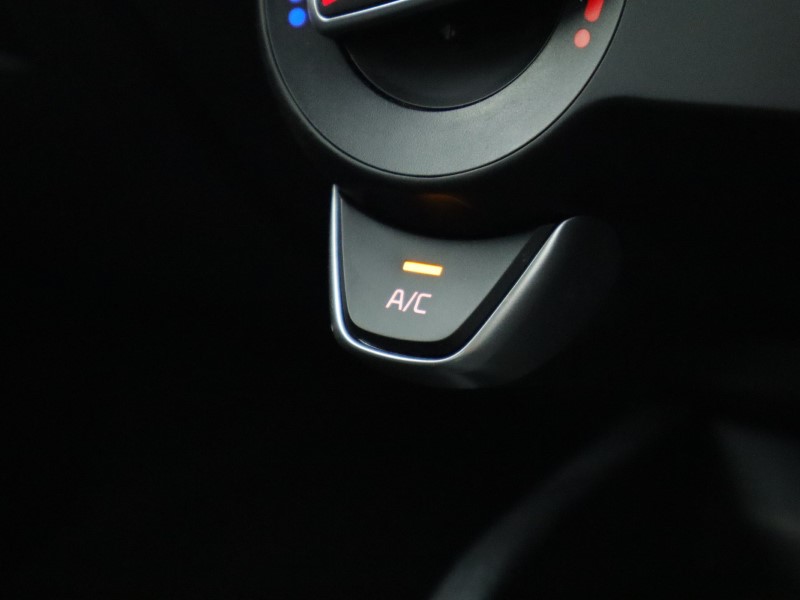 Used Kia Stonic 2022 for sale - 76981673: Photo 28