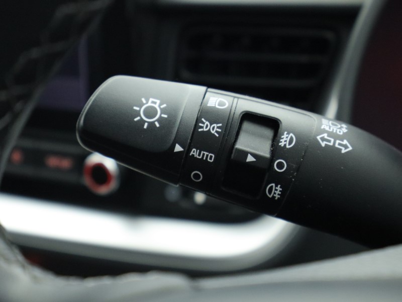 Used Kia Stonic 2022 for sale - 76981673: Photo 32