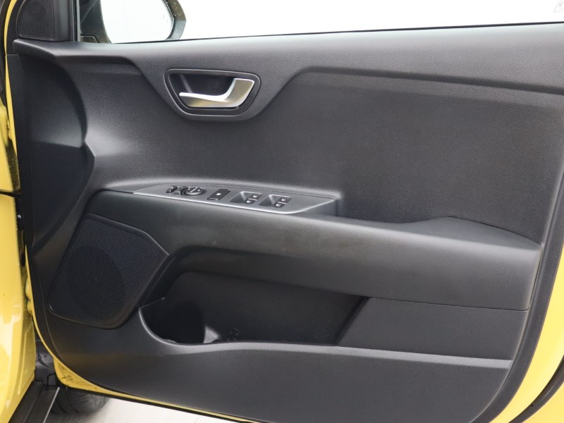 Used Kia Stonic 2024 for sale - 76982179: Photo 16