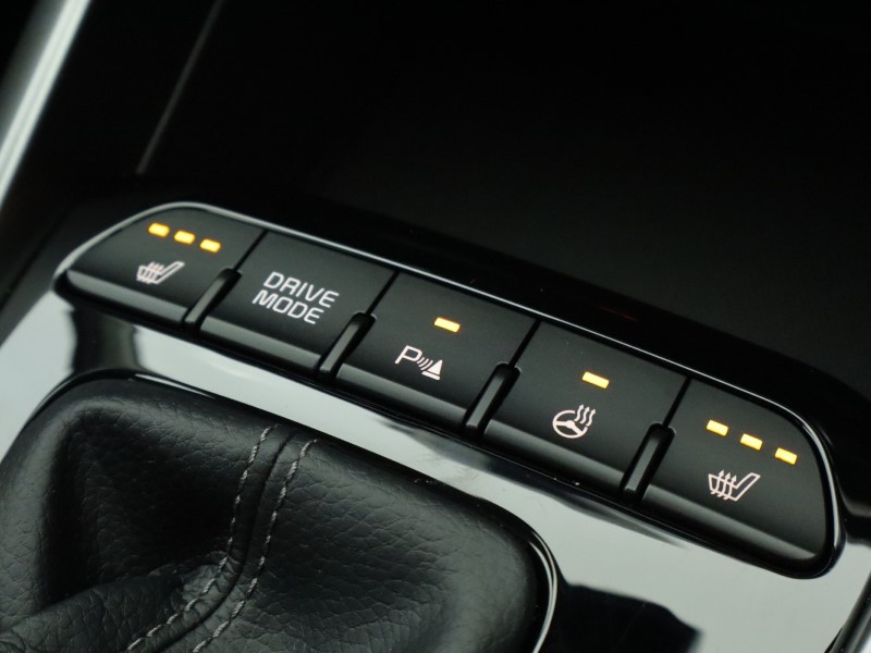 Used Kia Stonic 2024 for sale - 76982179: Photo 33