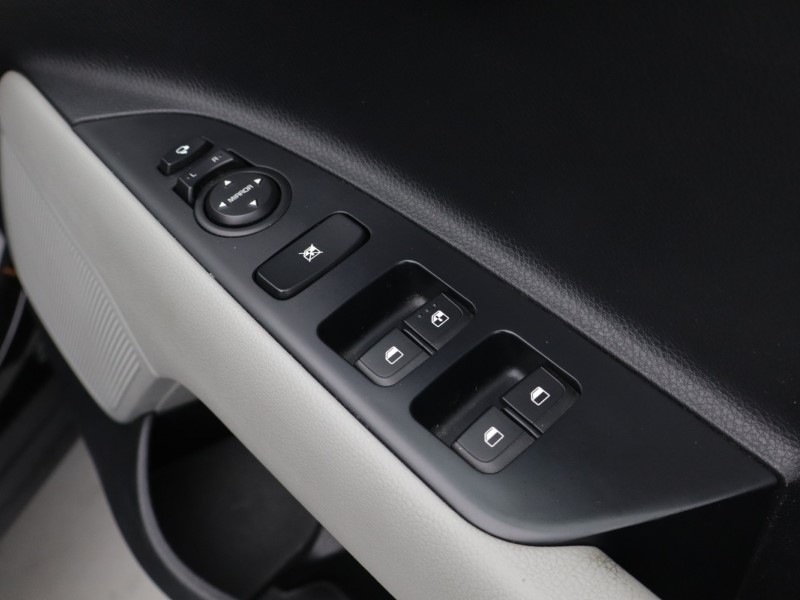 Used Kia Stonic 2018 for sale - 77918148: Photo 22