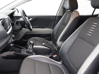 Used Kia Stonic 2018 for sale - 77918148: Photo