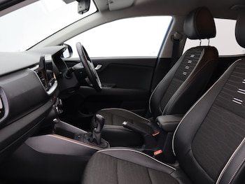 Used Kia Stonic 2023 for sale - 78092990: Photo