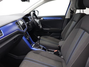 Used Volkswagen T-Roc 2018 for sale - 76981896: Photo