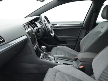 Used Volkswagen Golf 2019 for sale - 77274368: Photo