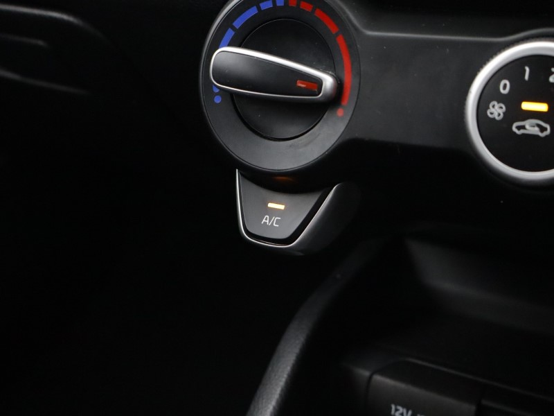 Used Kia Stonic 2023 for sale - 77619318: Photo 30