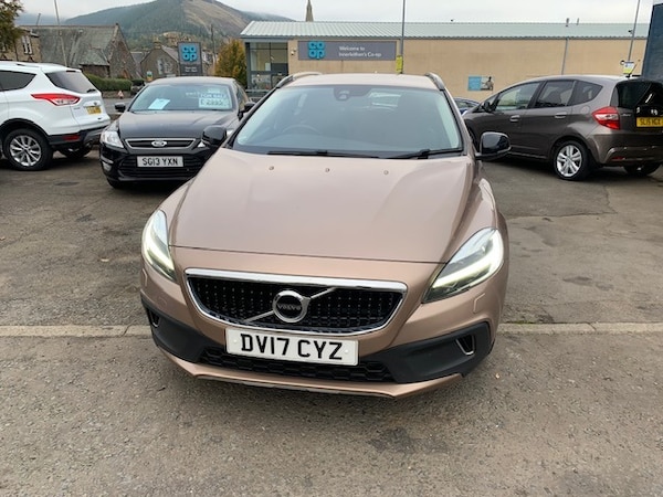 Used Volvo V40 2017 for sale - 76299076: Photo 1