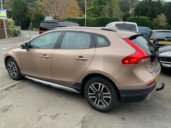 Used Volvo V40 2017 for sale - 76299076: Photo 2