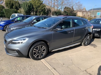 Used Volvo V40 2018 for sale - 77963777: Photo