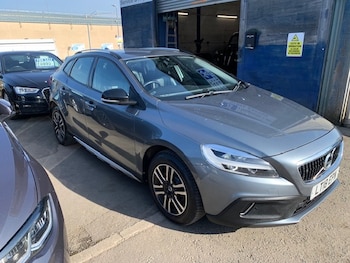 Used Volvo V40 2018 for sale - 77963777: Photo