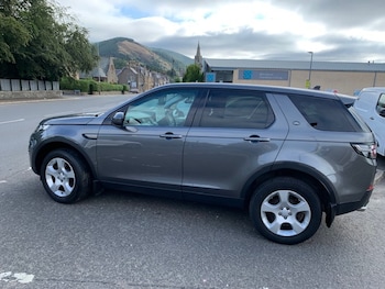 Used Land Rover Discovery Sport 2016 for sale - 79307452: Photo