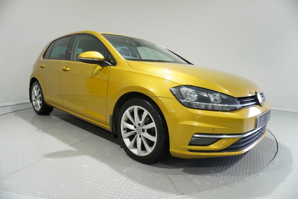Used Volkswagen Golf 2017 for sale - 76820178: Photo 2