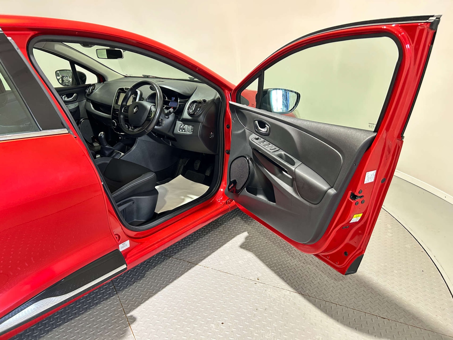 Used Renault Clio 2016 for sale - 77618904: Photo 25